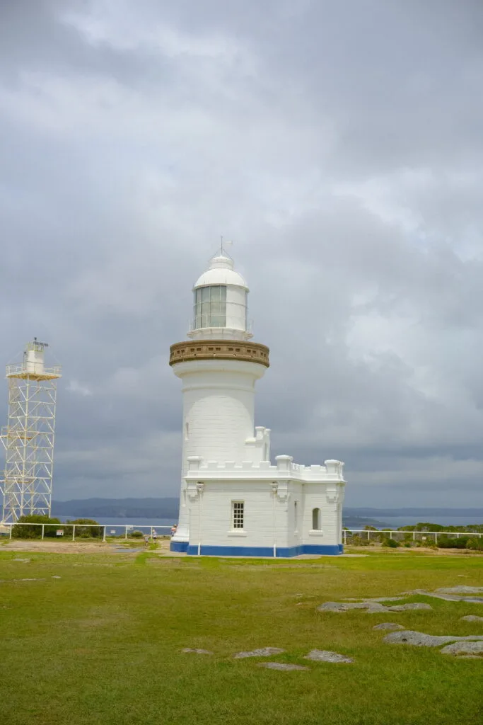 DSCF1278 White lighthouse in front of the sea.
